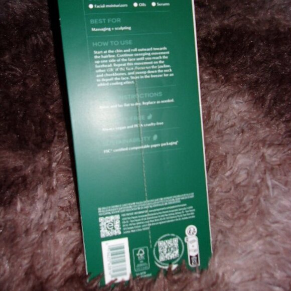 EcoTools Rose Quartz Contour Roller Calming & Depuffing - Picture 2 of 4